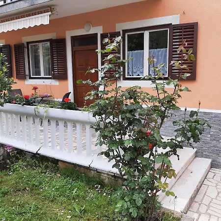 Clara 3 Apartment